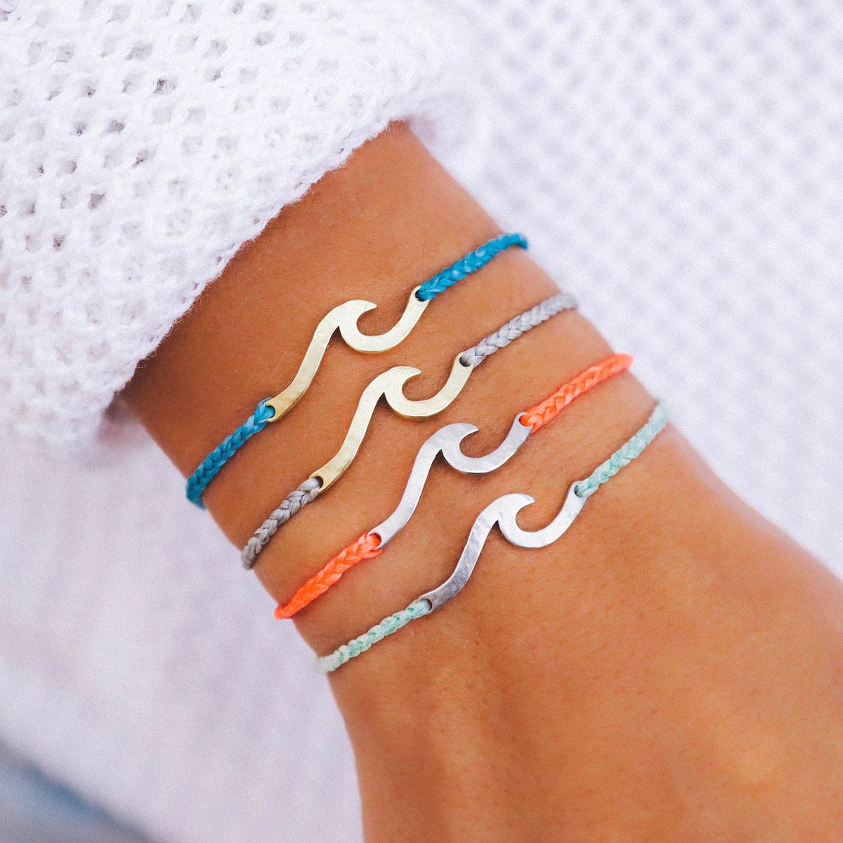 Pura Vida Hammered Wave Charm Bracelet - Silver - Strawberry